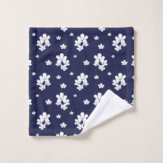 Minimale blauw blauw bloempatroon met weinig witte bad handdoek (Wasdoekje)