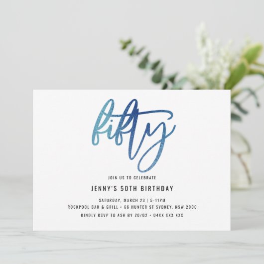 Minimale blauwe Folie 50e verjaardag uitnodiging (Staand voorkant)