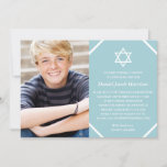 Minimale blauwe fotobalk Mitzvah Kaart<br><div class="desc">Deze minimalistische fotobar Mitzvah nodigt een witte Ster van David,  blauwe achtergrond,  en ruimte voor een foto uit. In plaats daarvan kan de tekst worden gewijzigd om een BBT Mitzvah aan te passen.</div>