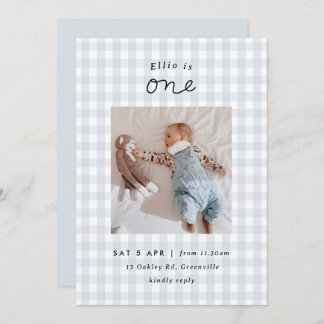 Minimale Blue Gingham Foto 1st Birthday Uitnodigin Kaart