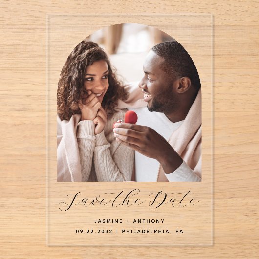 Minimale Boho Photo Arch Black Script De datum ops Acryl Uitnodigingen (Voorkant)