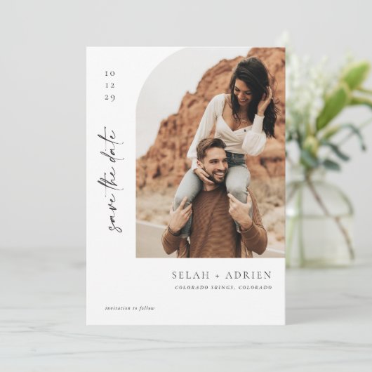 Minimale boog Save The Date Script Fotokaart (Staand voorkant)