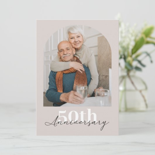 Minimale bruiloft Arch Beige 50th trouwdag Kaart (Staand voorkant)