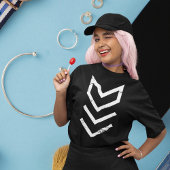 Minimale Chevron-driehoek | Winking Smile Pose T-shirt