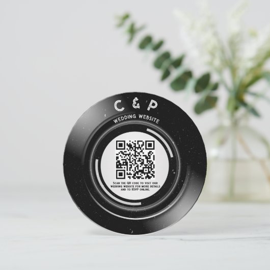 Minimale Chic Retro Vinyl Record Wedding QR-code Feestdagenkaart (Staand voorkant)