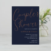 Minimale Chic Script Navy Blue Couples Shower Folie Uitnodiging (Staand Voorkant)