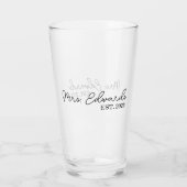 Minimale cursieve Mrs Custom Last Name Wedding Gif Glas (Achterkant)