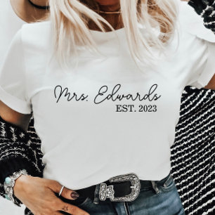 Minimale cursieve Mrs Custom Last Name Wedding Gif T-shirt