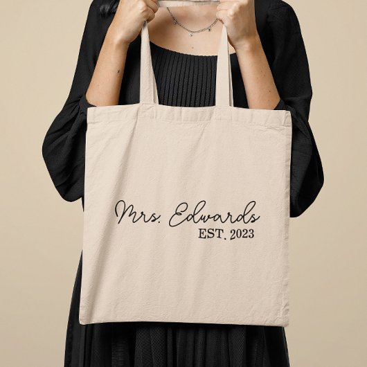 Minimale cursieve Mrs Custom Last Name Wedding Gif Tote Bag