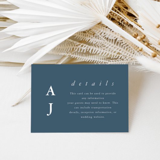 Minimale details van de Monogram Stusty Blue Weddi Informatiekaartje