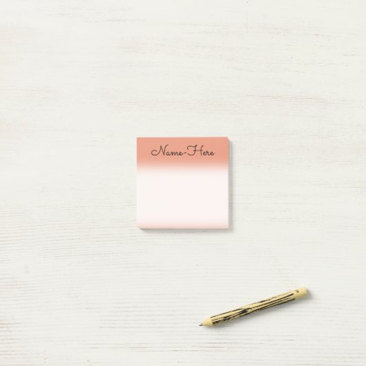Minimale donkere zalmachtergrond en zwarte naam post-it® notes (Op bureau)