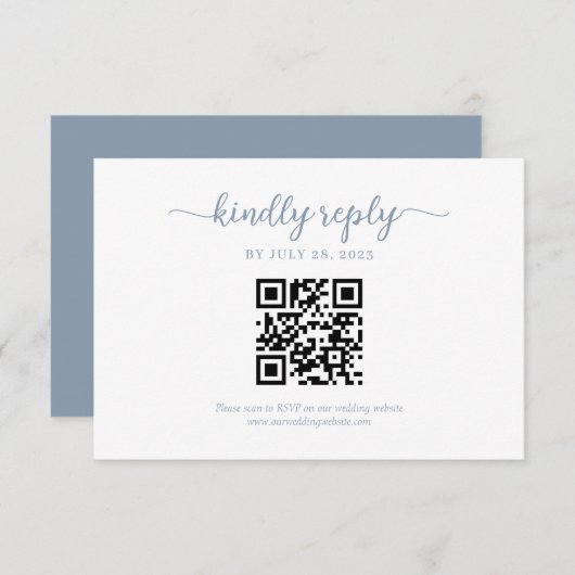 Minimale Dusty Blue Floral Monogram QR Code Wedden RSVP Kaartje (Voorkant / Achterkant)