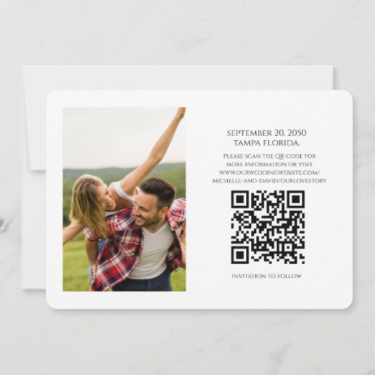 Minimale Eenvoudige Twee Foto | Website QR-code Save The Date (Achterkant)