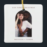 Minimale eenvoudige vrolijke en getrouwde foto keramisch ornament<br><div class="desc">Minimalistische eenvoudige klassieke kastanjebruine kastanjebruine Boho Arc | Vrolijk en getrouwde foto Keramisch Ornament</div>