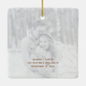 Minimale eerste gehuwde kerstfoto keramisch ornament (Achterkant)