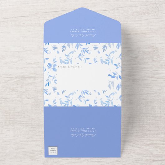 Minimale elegant blauw gekleurd porselein in één all in one uitnodiging (Buitenkant)