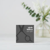 Minimale Elegant Grey Scissors Haarstylist Vierkante Visitekaartje (Staand voorkant)