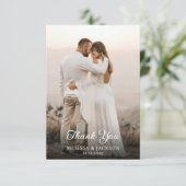 Minimale Elegant Script Weddenfoto Bedankkaart (Staand voorkant)