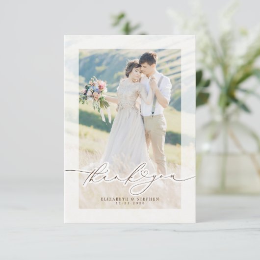 Minimale Elegant Script Weduwfoto Hartelijk dank Bedankkaart (Staand voorkant)