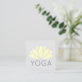 Minimale Elegante Gele Lotus Icon Grijze Yoga Vierkante Visitekaartje (Staand voorkant)
