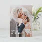 Minimale elegante huwelijksuitnodiging met bruid e kaart (Staand voorkant)