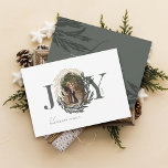 Minimale Elegante Vreugde Winter Garland Foto kran Feestdagenkaart<br><div class="desc">Omarm de vreugde van het vakantieseizoen met onze winterslinger fotokrans kerstvakantie kaart. Onze gepersonaliseerde kaart is voorzien van onze handgetekende winterkrans ontwerp met uw foto geplaatst in het midden van de krans in een boogvorm. Pas aan met familiehandtekening en gepersonaliseerd vakantiebericht op de achterkant van de kaart. Verspreid de liefde...</div>