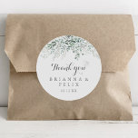 Minimale Eucalyptus Hartelijk dank voor uw huwelij Ronde Sticker<br><div class="desc">Deze minimalistische eucalyptus dank u bruiloft gunst classic ronde sticker is perfect voor een rustieke bruiloft. Het ontwerp is voorzien van waterverf elegante groene eucalyptusbladeren. Maak van de sticker etiketten uw eigen door uw namen, de gebeurtenis (indien van toepassing) en de datum te vermelden. Deze stickers kunnen een huwelijksreceptie, een...</div>