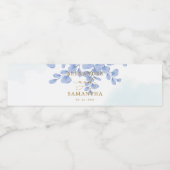 Minimale eucalyptusbladeren Gold Dusty Blue Weddin Waterfles Etiket (Enkel label)