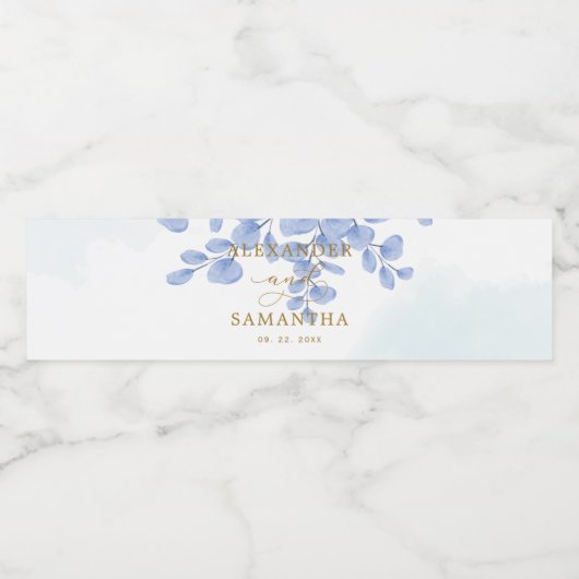 Minimale eucalyptusbladeren Gold Dusty Blue Weddin Waterfles Etiket (Enkel label)