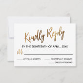 Minimale Faux Gold Typography Wedding RSVP Card (Voorkant)