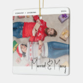 Minimale foto gehuwd en Merry Black Script Keramisch Ornament (Links)