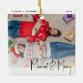 Minimale foto gehuwd en Merry Black Script Keramisch Ornament (Voorkant)