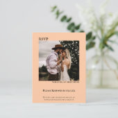 Minimale foto Modern Koral Peach Wedding RSVP Briefkaart (Staand voorkant)