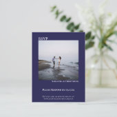 Minimale foto Modern Navy Blue Wedding RSVP Briefkaart (Staand voorkant)