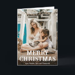 Minimale foto moderne kerst feestdagen kaart<br><div class="desc">Moderne kerstkaart met een eenvoudig en minimaal ontwerp met "Merry Christmas" in een leuke en gedurfde typografie over uw favoriete foto. De binnenkant heeft een tweede afbeelding samen met uw persoonlijke boodschap in zwart-wit.</div>