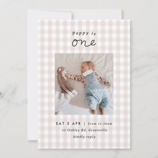 Minimale foto roze Gingham 1st Birthday Invite Kaart (Voorkant)