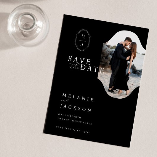 Minimale foto voor zwart-wit en aangepast monogram save the date