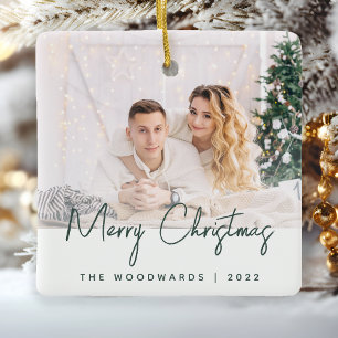 Minimale foto vrolijk kerstfeest groen schrift keramisch ornament
