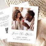 Minimale Foto Zwart Wit QR Code Sla de datum op Aankondigingskaart<br><div class="desc">Dit eenvoudige, minimalistische Save the Date-briefkaart heeft een vierkante foto boven de woorden "Save the Date" in een elegant zwart handschrift, gevolgd door de namen van het paar, de trouwdatum en de stad in sans serif-lettertype op een witte achtergrond. Voeg een meer gedetailleerd bericht toe met aanvullende informatie op de...</div>