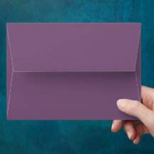 Minimale gedempte paarse trouwuitnodiging bijpasse