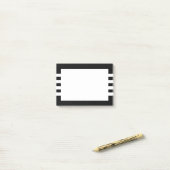 Minimale geometrische zwarte en witte strepen post-it® notes (Op bureau)