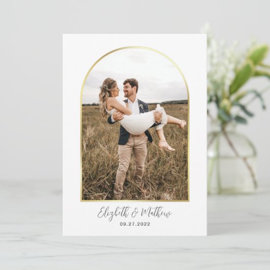 Minimale Gold Photo Arch Script Typography Wedding Kaart (Staand voorkant)