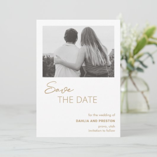 Minimale Gouden Foto Moderne bruiloft Save The Date (Staand voorkant)