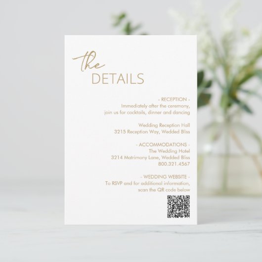 Minimale Gouden QR Code Moderne bruiloft Informatiekaartje (Staand voorkant)