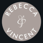 Minimale Greige Gray Wedding Persoonlijke Names Ronde Sticker<br><div class="desc">Deze gepersonaliseerde neutrale dankzeggers voor je bruiloft zijn een mooie aanvulling op elke huwelijksfeestdag. Deze aanpasbare stickers zijn ontworpen om een persoonlijke aanraking toe te voegen aan uw huwelijksgunsten of uw cadeautjes te bedanken. Ze komen in verschillende vormen en maten. Deze stickers kunnen ook worden gebruikt om punten zoals uitnodigingen,...</div>