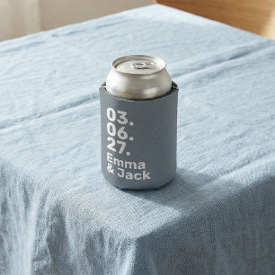 Minimale grijze moderne trouwdatum en namen in vet blikjeskoeler