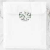 Minimale groene bladeren moderne witte bruiloft ronde sticker (Tas)