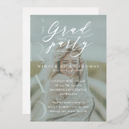 Minimale groene foto Afstudeerder Partij Moderne k Folie Uitnodiging