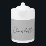 Minimale handgeschreven scriptnaam grijs theepot<br><div class="desc">Dit product was erg goed en ik hou van hoe gemakkelijk het is voor maatwerk. Het ontwerp was erg eenvoudig,  dus ik ben erg blij als ik creëer.</div>