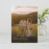 Minimale kalligrafie Fotobruiloft QR-code Save The Date (Staand voorkant)